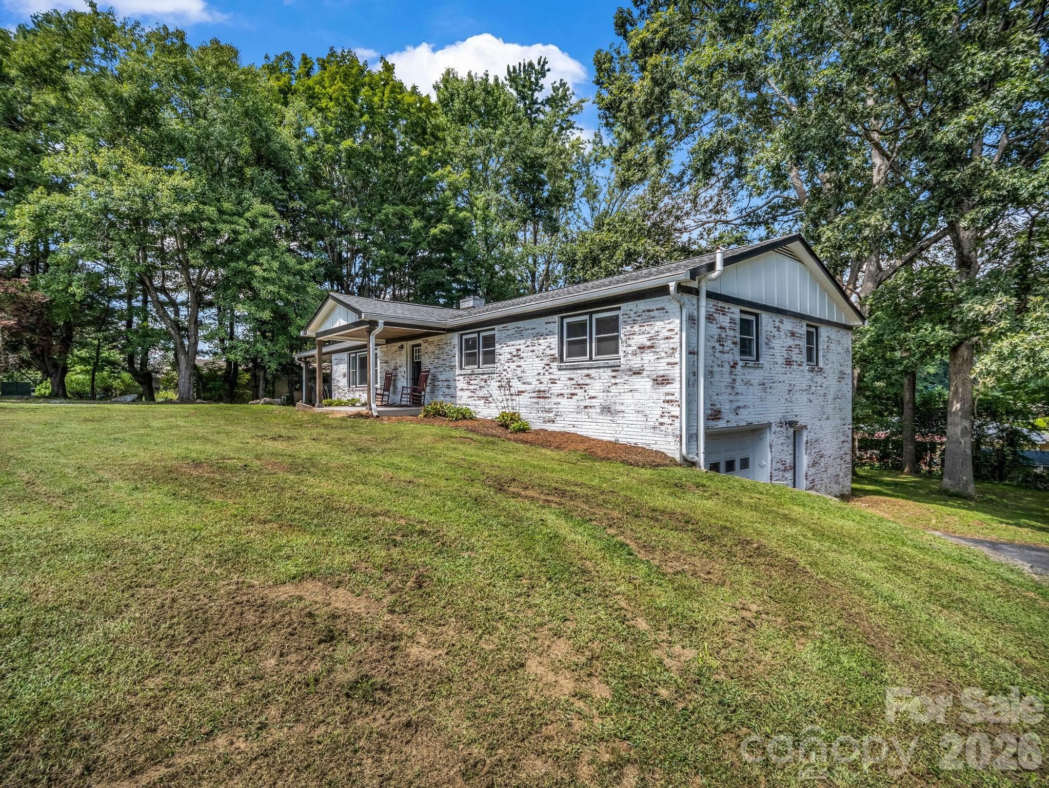 Plenty of yard space - 3208 Florida Drive, Hendersonville