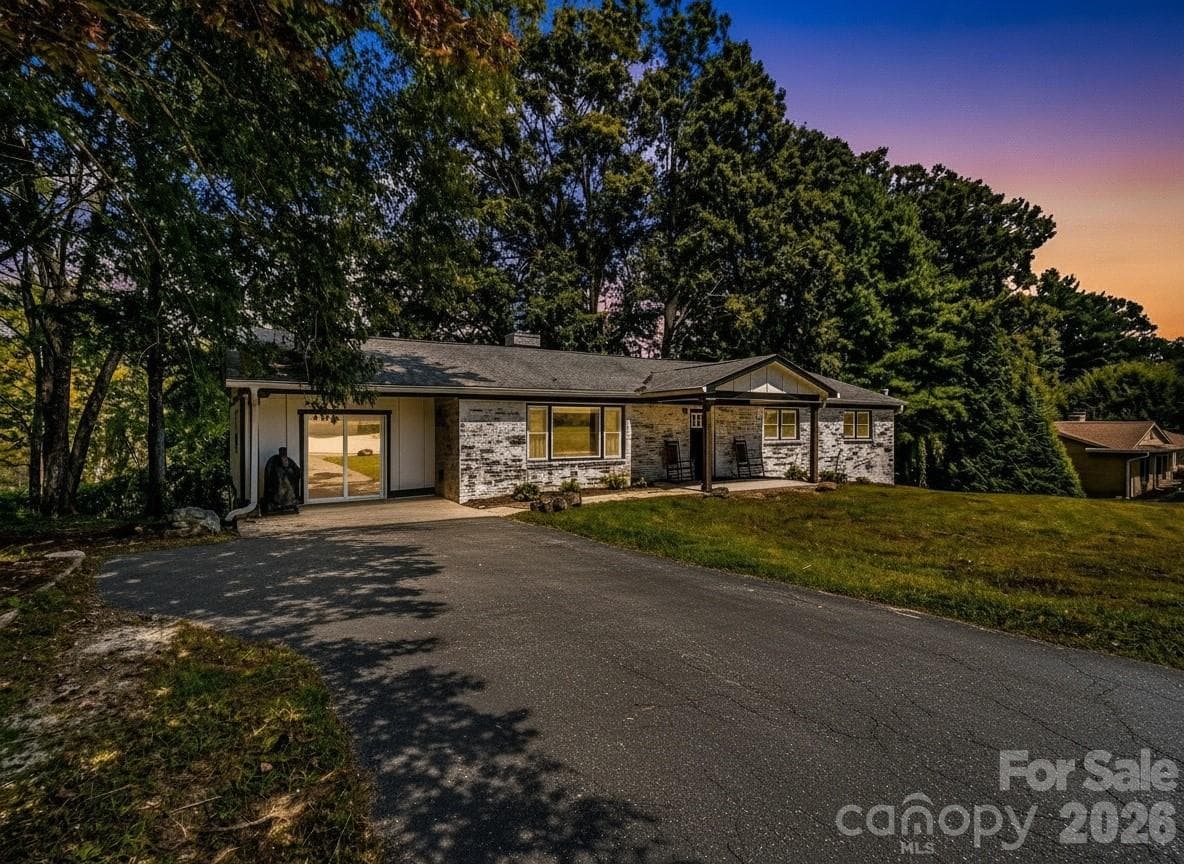 Virtually enhanced - 3208 Florida Drive, Hendersonville