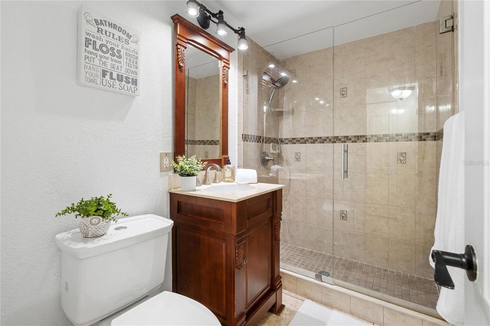 2nd Bathroom - 6004 W JEAN ST, TAMPA