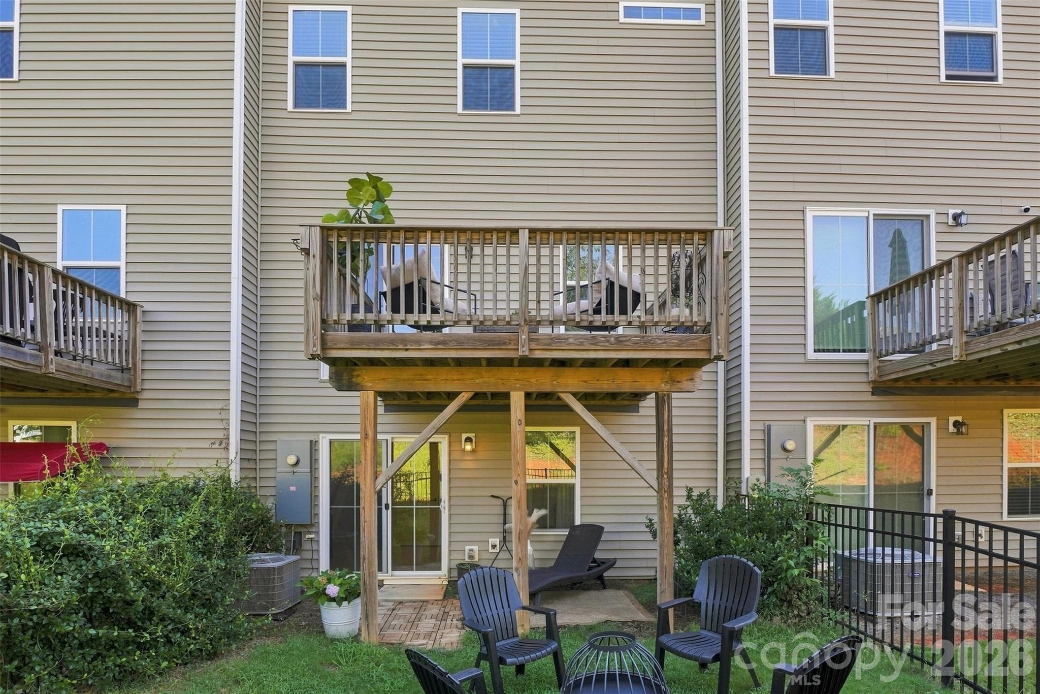 Townhouse at 2586 Grantham Place Drive, Fort Mill, photo 10 of 40
