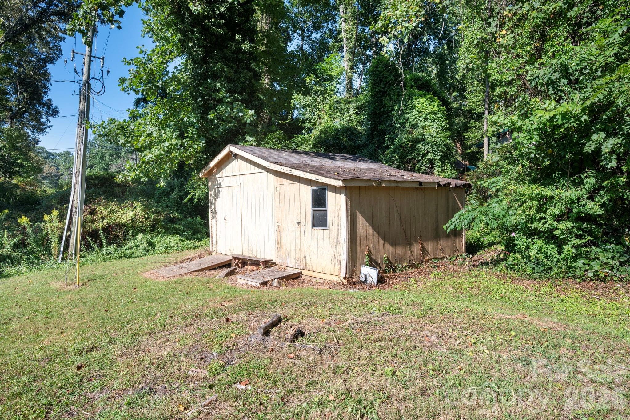 Large shed on the property for extra storage - 2 Independence Boulevard, Asheville