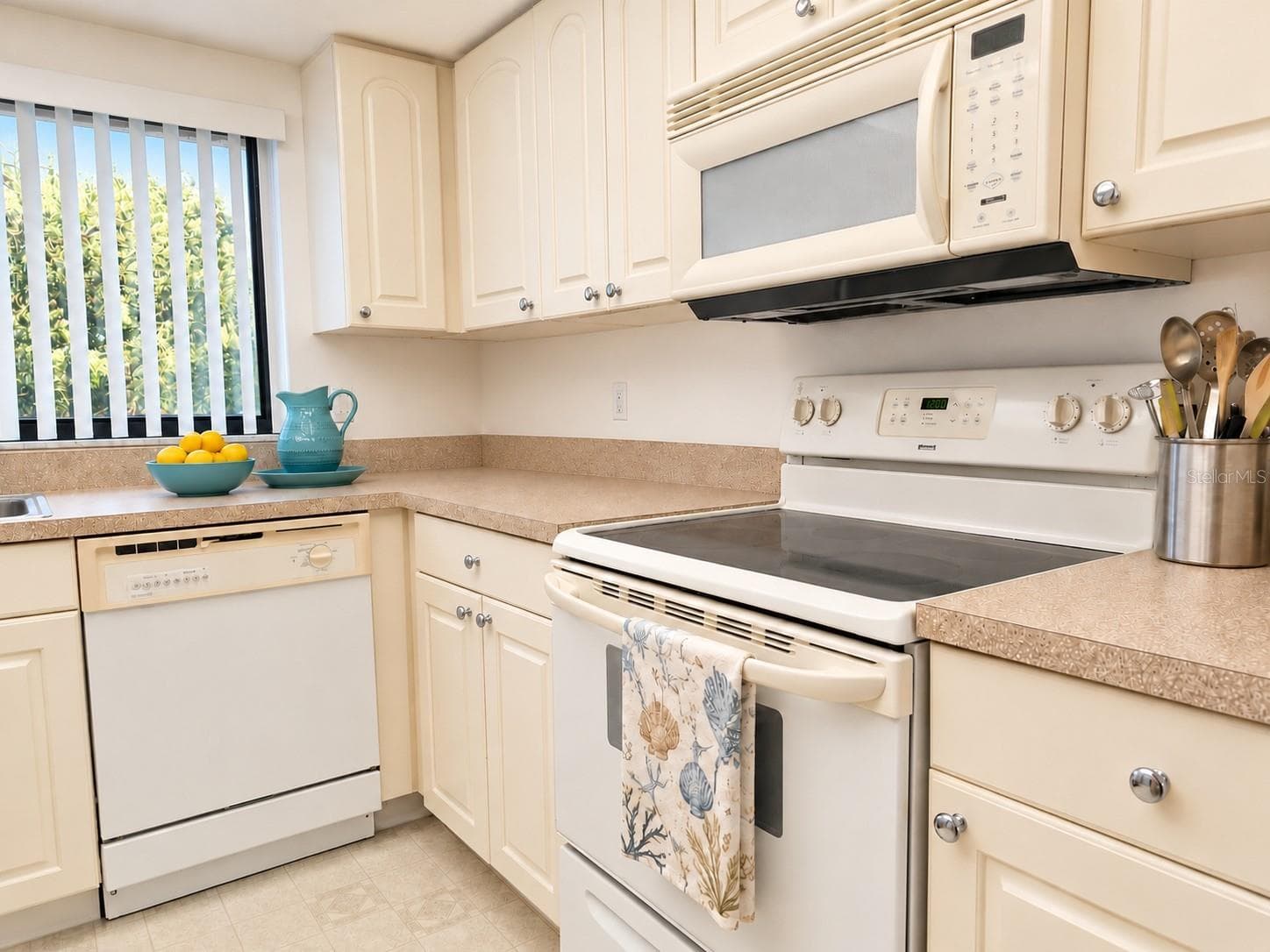 Condominium at 1435 57TH ST W #1435, BRADENTON, photo 12 of 35