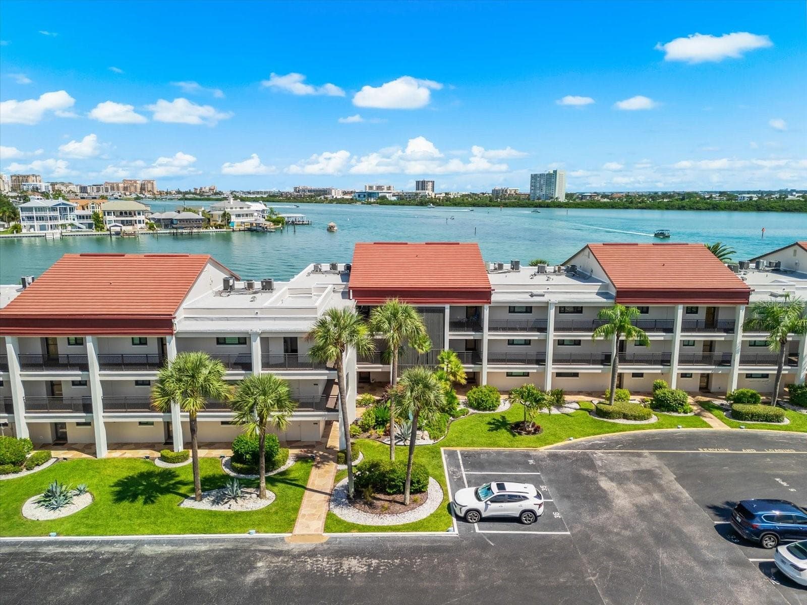 Marina House offers stunning water views - 868 BAYWAY BLVD #307, CLEARWATER BEACH