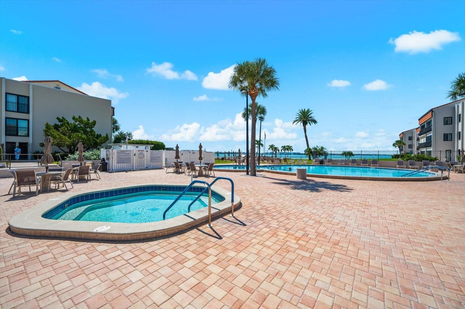 Spa and pool area - 868 BAYWAY BLVD #307, CLEARWATER BEACH