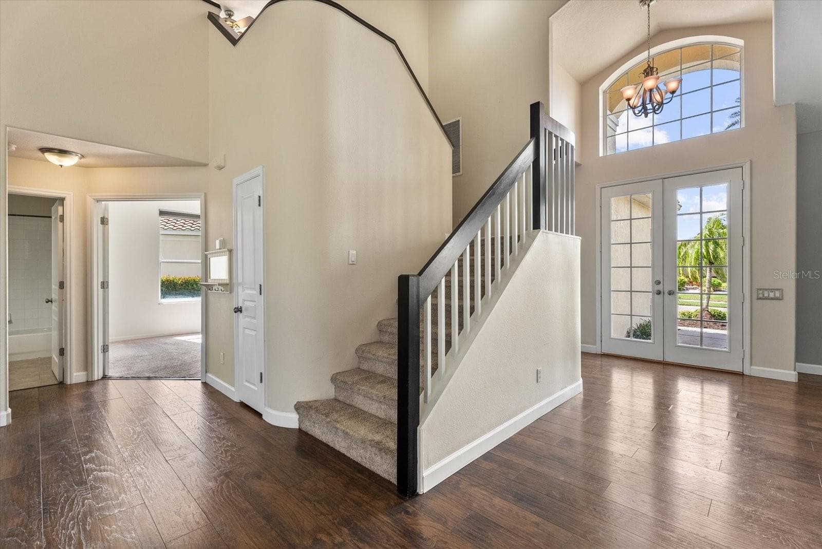 Front Entry - 324 LANGHOLM DR, VENICE