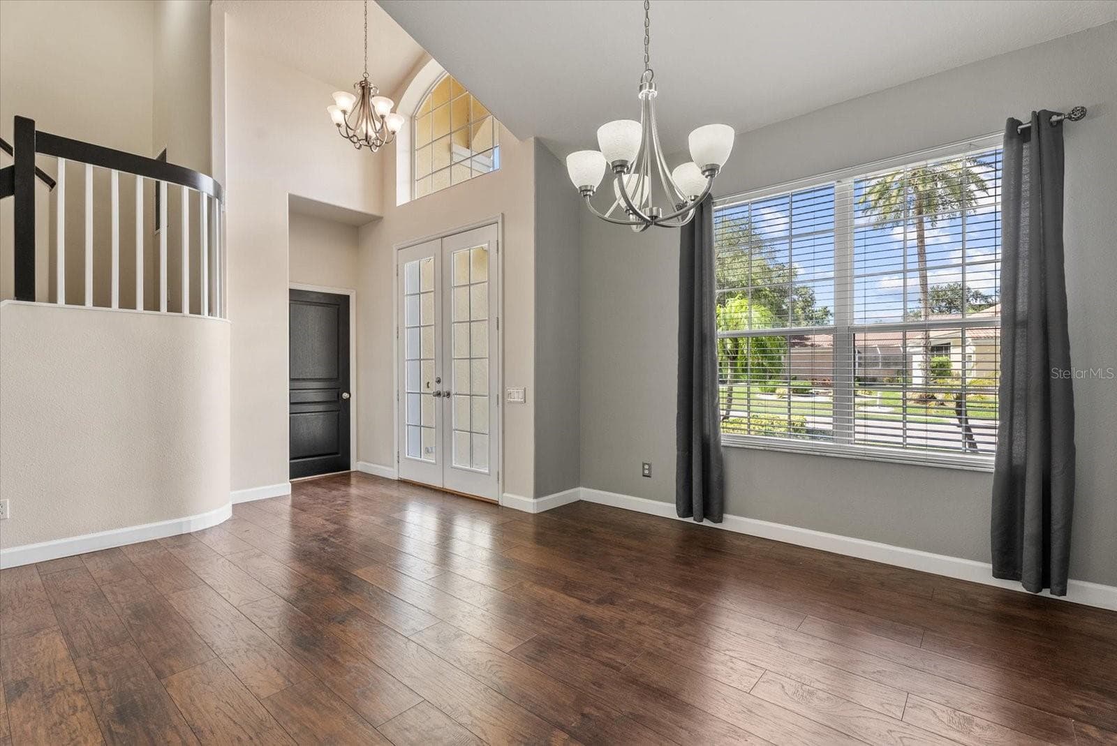 Dining Room, Front Entry, Garage, stairs - 324 LANGHOLM DR, VENICE