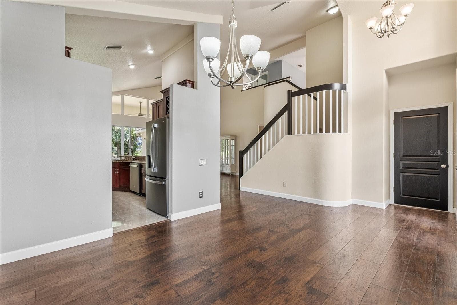 Dining Room, Stairs, Garage - 324 LANGHOLM DR, VENICE