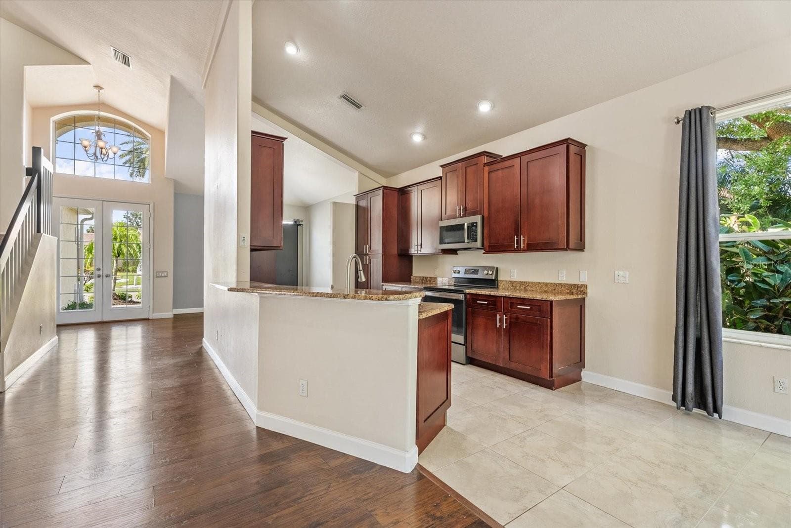 Kitchen, Front Entry, and Eat-in Kitchen area - 324 LANGHOLM DR, VENICE
