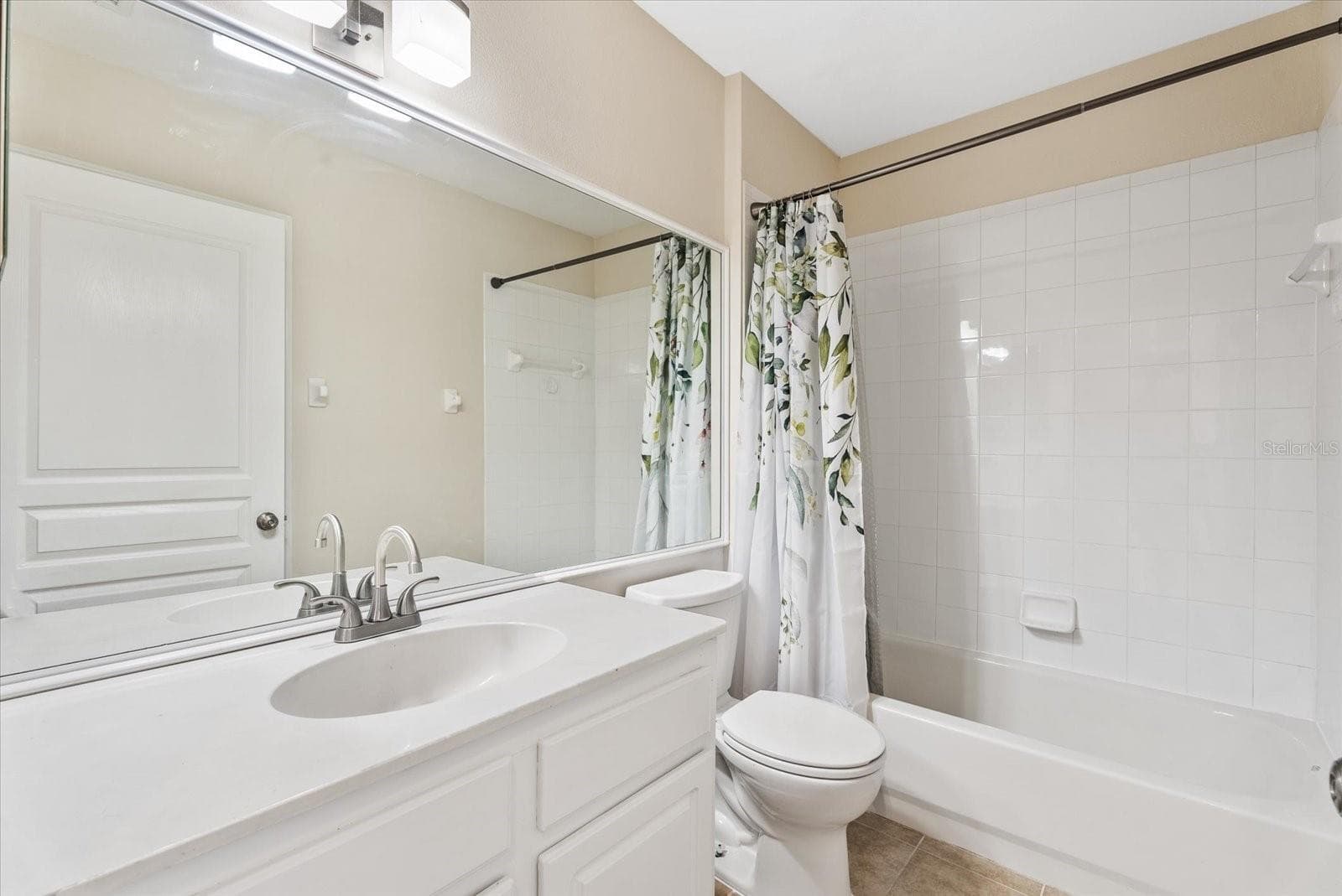 Guest Bathroom #2 - 324 LANGHOLM DR, VENICE