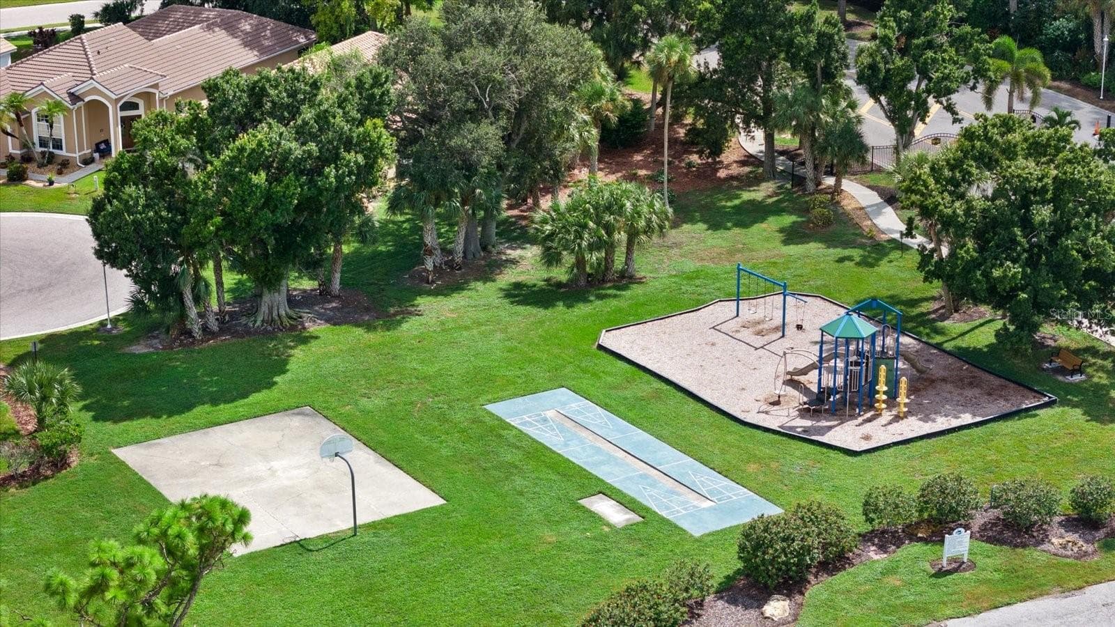 Community Amenitites - 324 LANGHOLM DR, VENICE