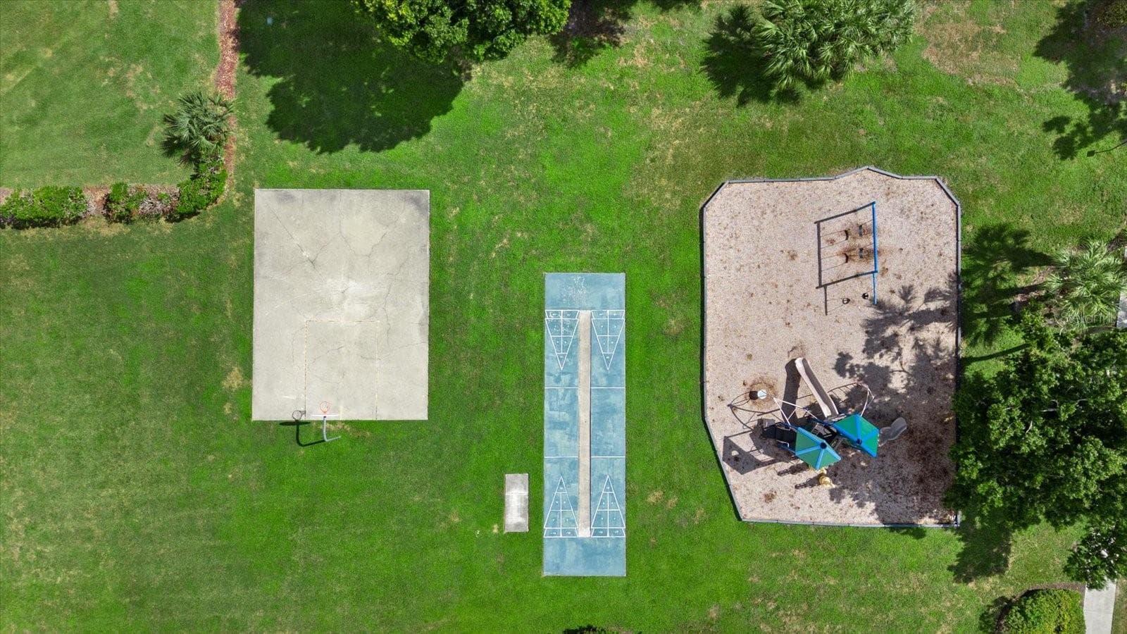 Community Amenities - 324 LANGHOLM DR, VENICE