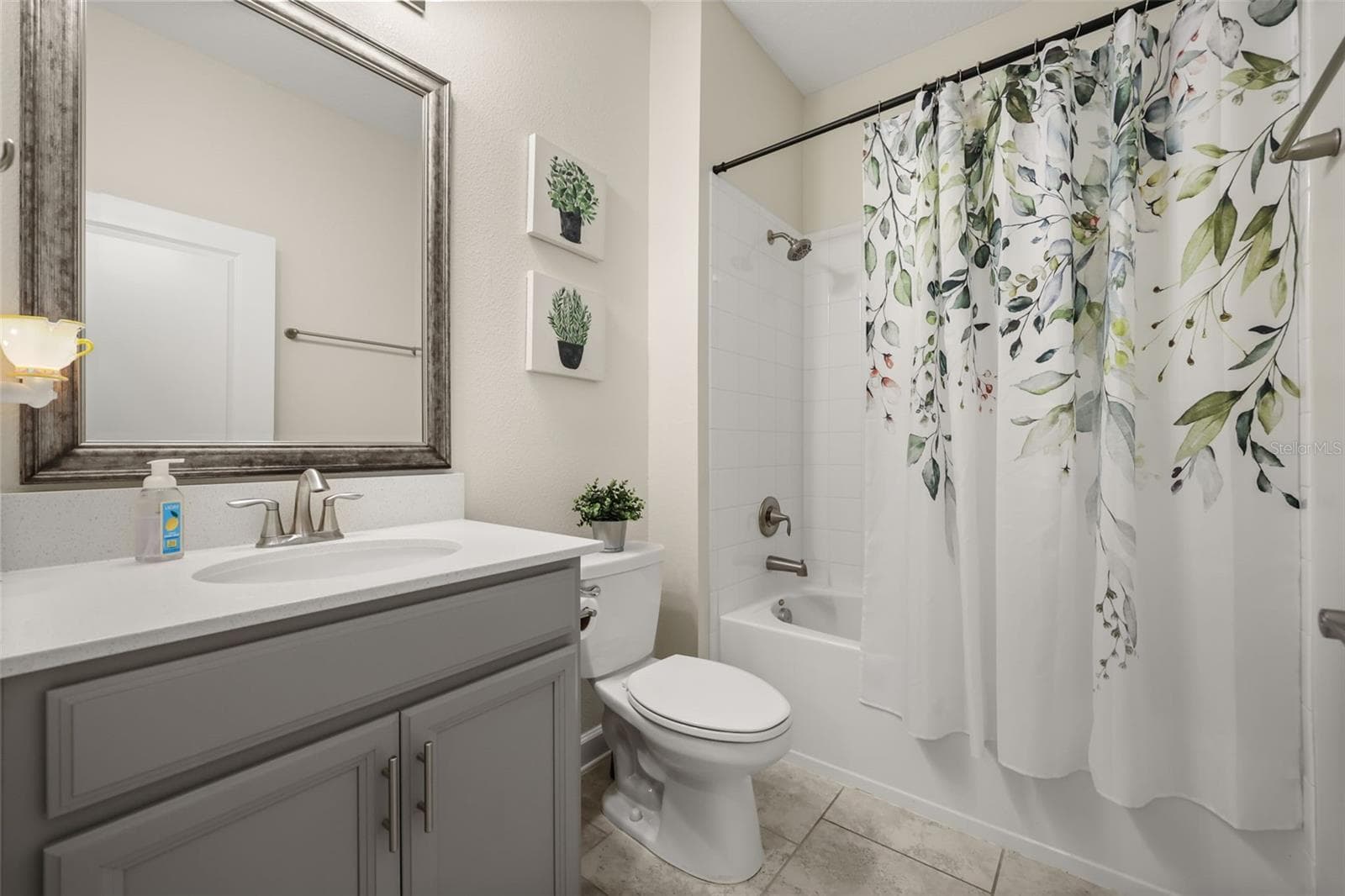 Bathroom (downstairs) - 512 WESTCHESTER CT, DAVENPORT