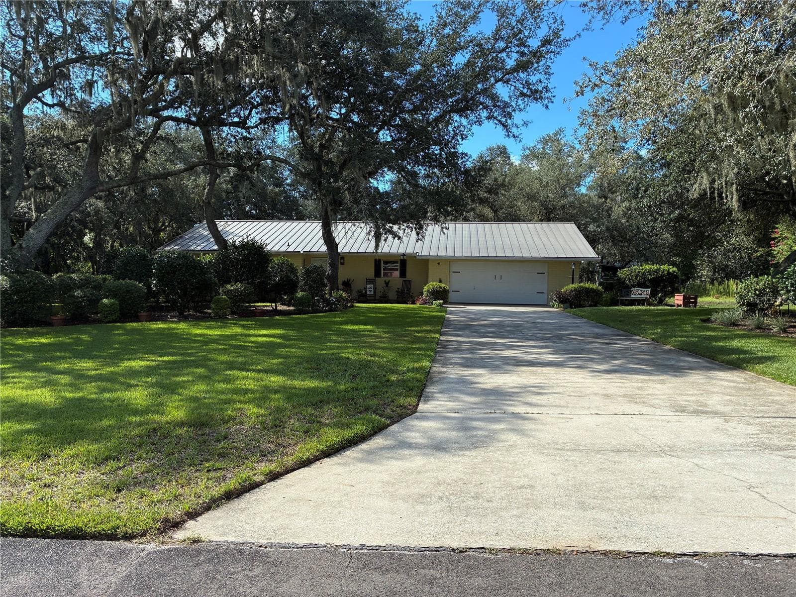41 SPRING LN