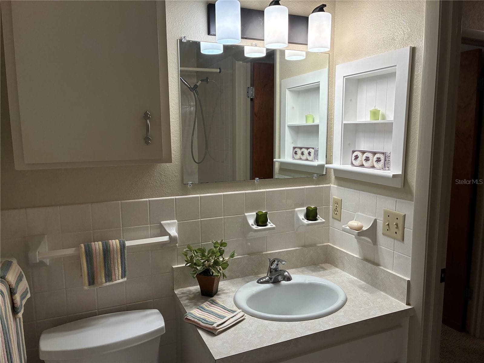 HALLWAY BATHROOM - 41 SPRING LN, HAINES CITY