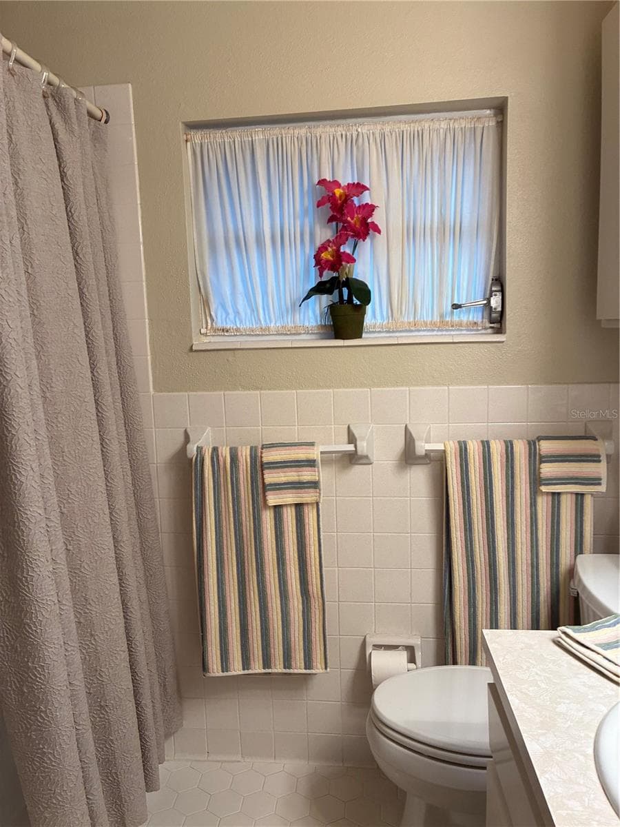 HALLWAY BATHROOM - 41 SPRING LN, HAINES CITY