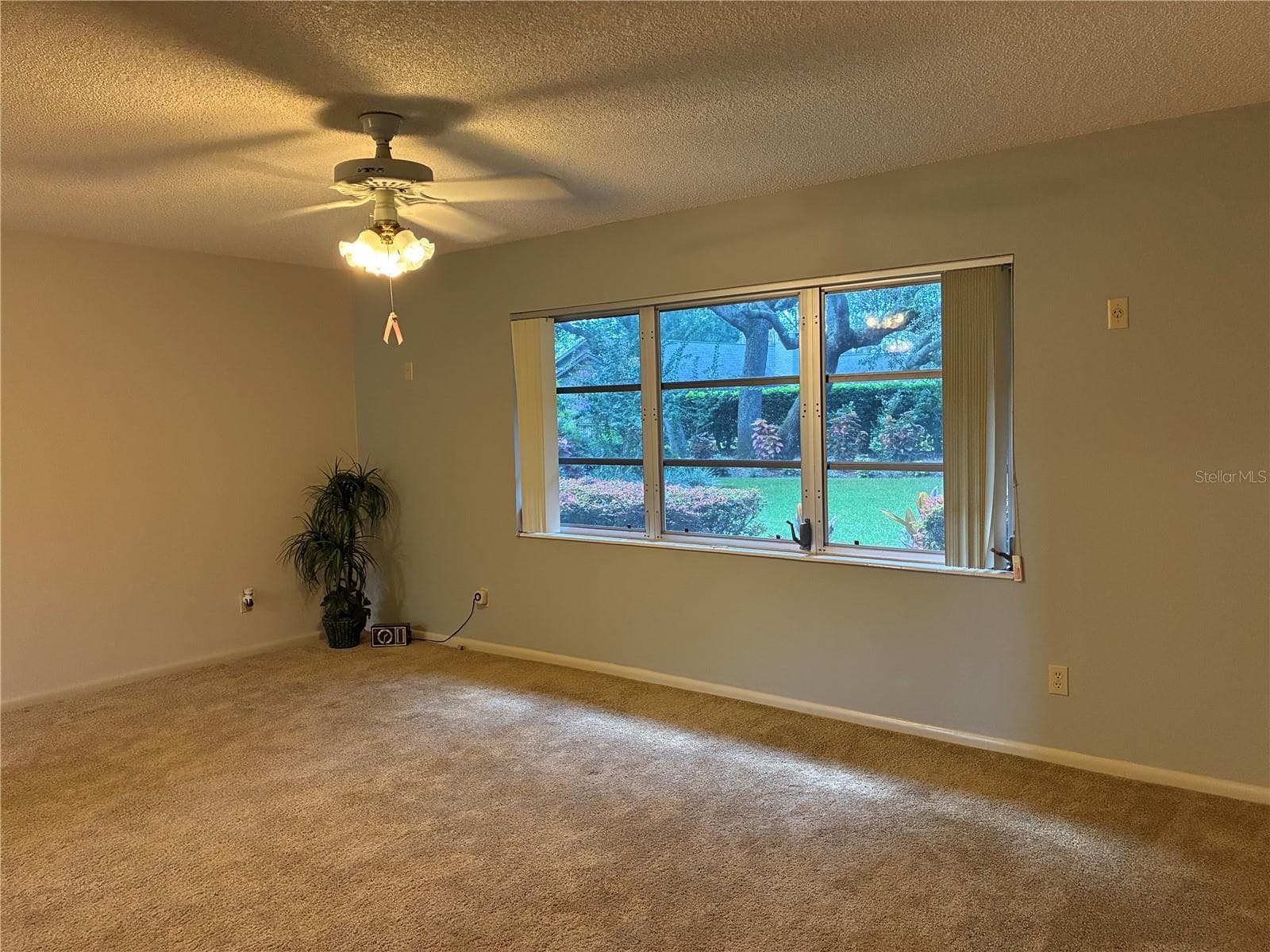 LIVINGROOM - 41 SPRING LN, HAINES CITY