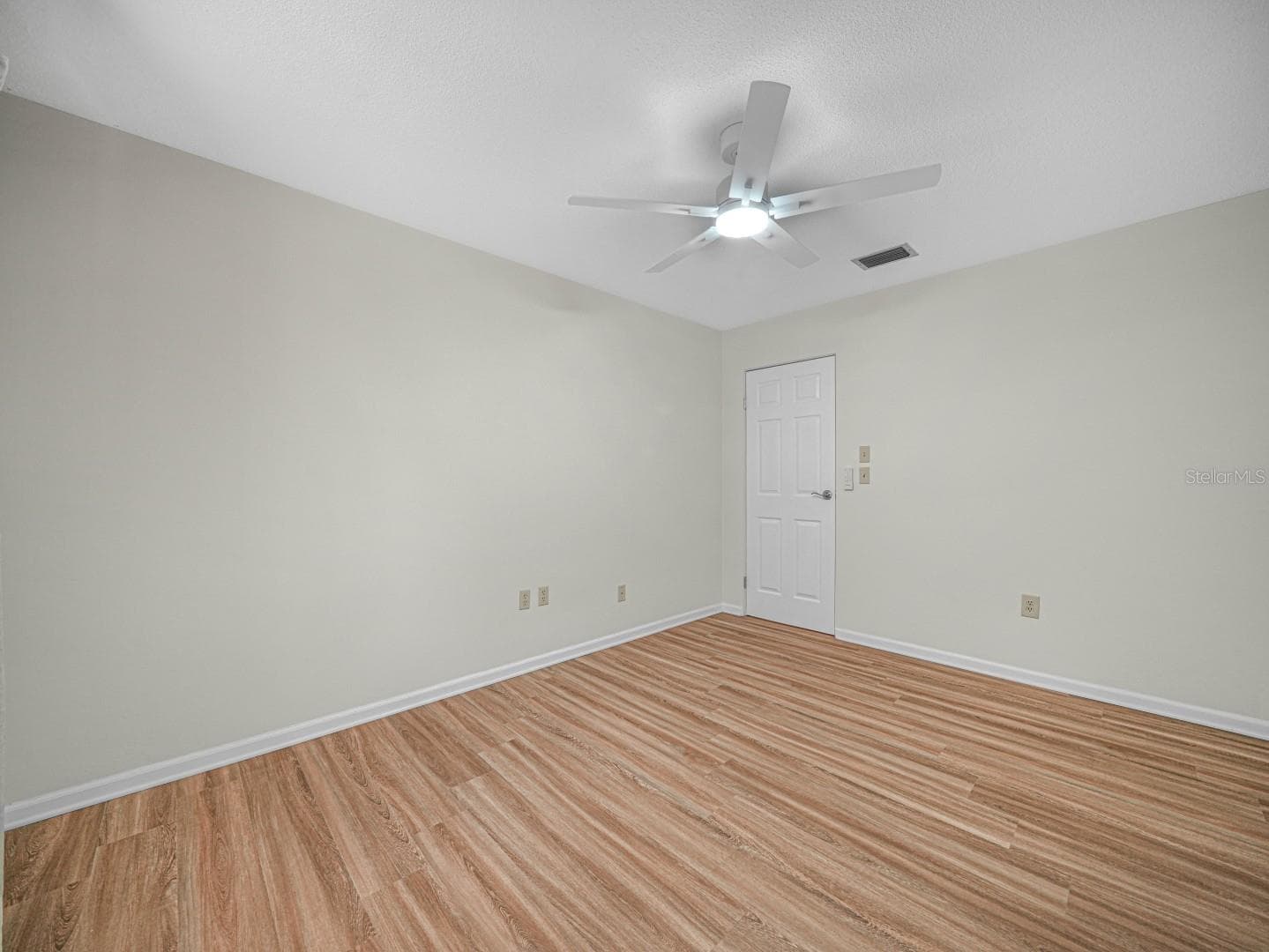 Single Family Residence at 619 LAKE BLUE DR, LAKE PLACID, photo 17 of 47