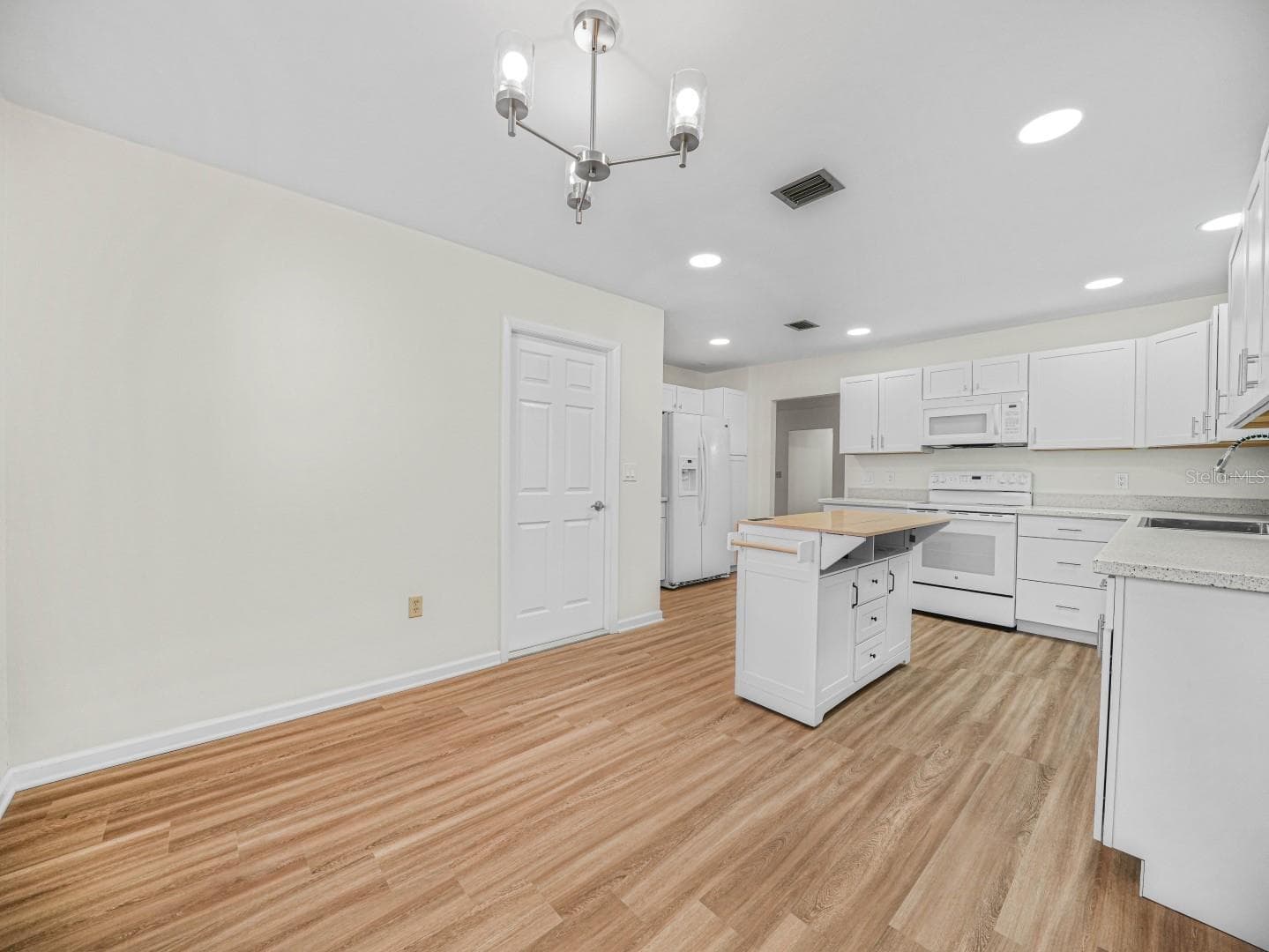 Single Family Residence at 619 LAKE BLUE DR, LAKE PLACID, photo 23 of 47
