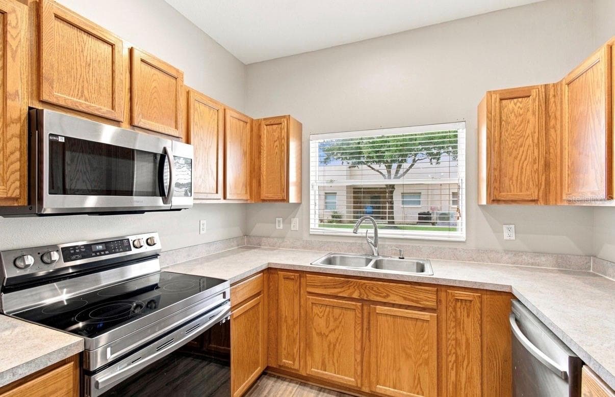 Townhouse at 9904 VENETIAN RIVER WAY, TAMPA, photo 6 of 64