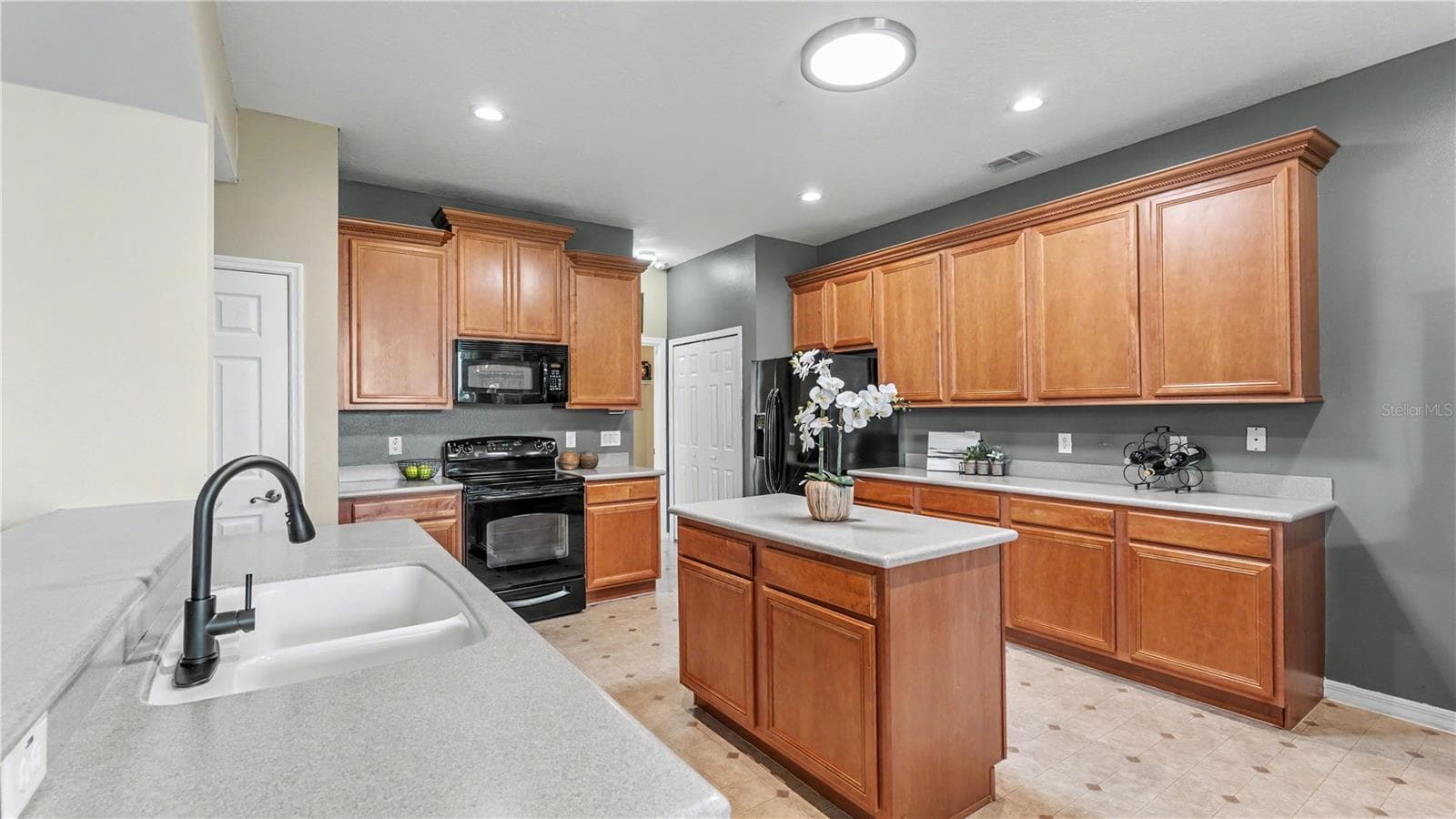 Single Family Residence at 279 BROOKSHIRE DR, LAKE WALES, photo 11 of 56