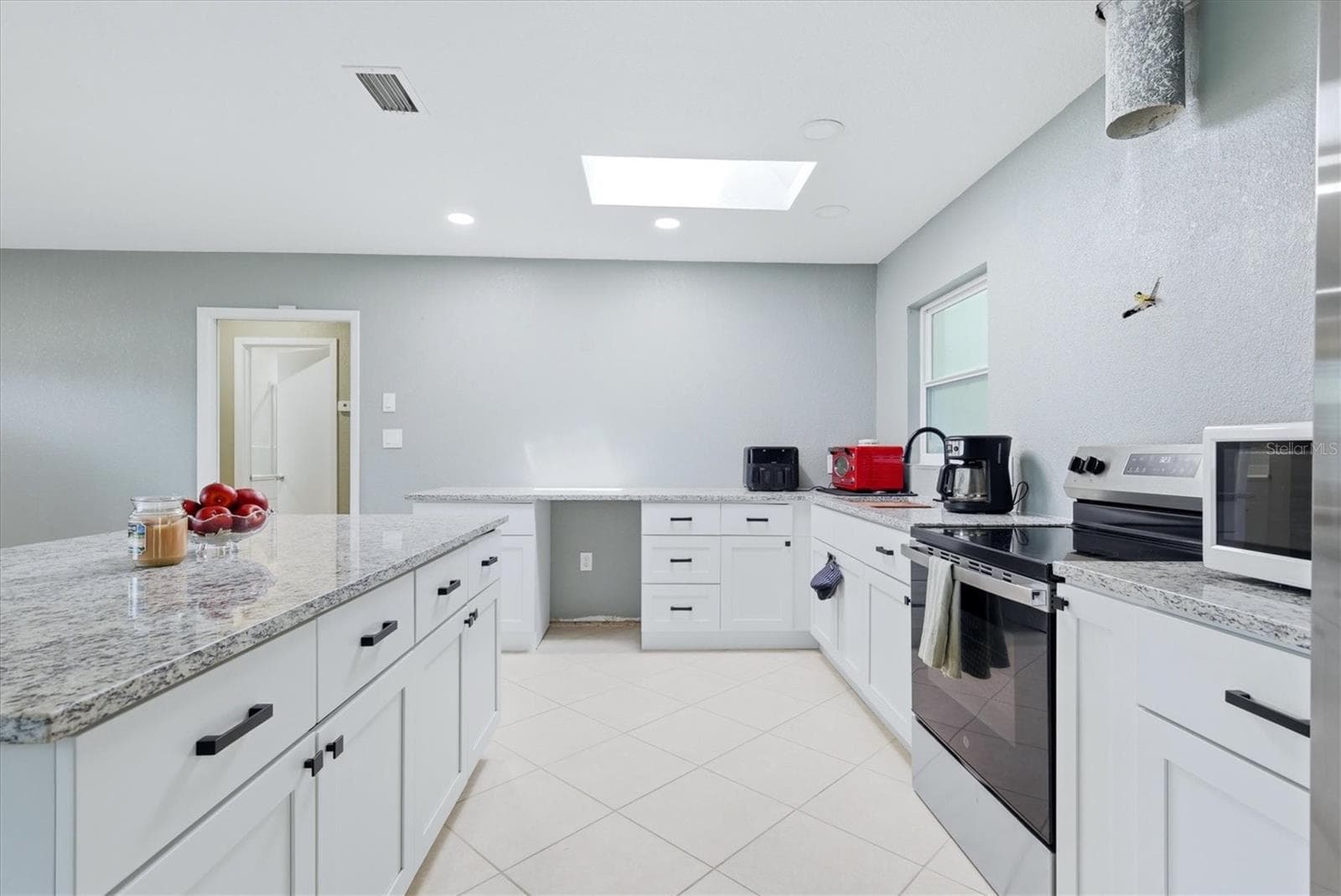 Single Family Residence at 15231 CHAMBERLAIN BLVD, PORT CHARLOTTE, photo 12 of 46