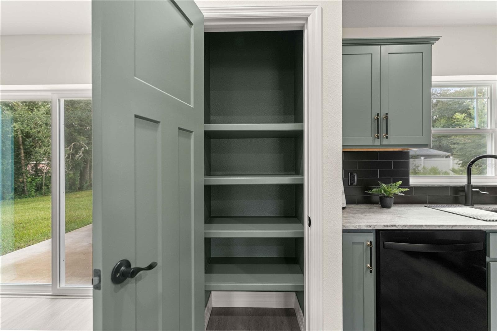 Pantry - 13622 SW 112TH ST, DUNNELLON