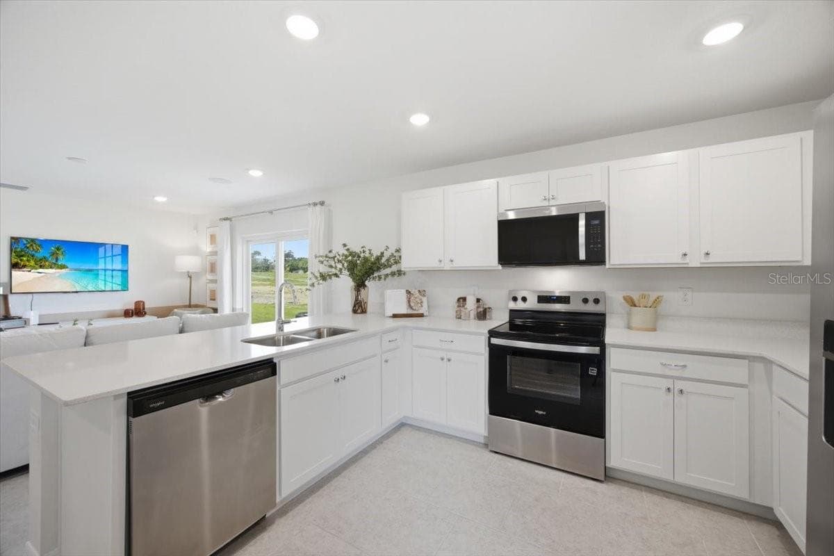 Single Family Residence at 3004 CASCADE CIR, LAKE WALES, photo 3 of 20