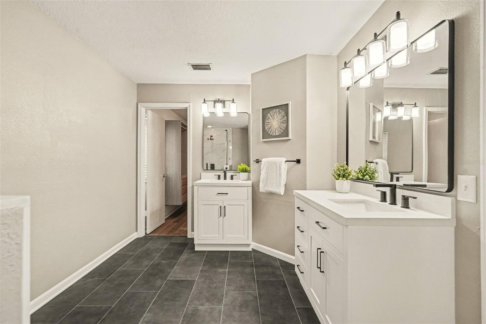 Single Family Residence at 9758 FOX HOLLOW RD, TAMPA, photo 14 of 61