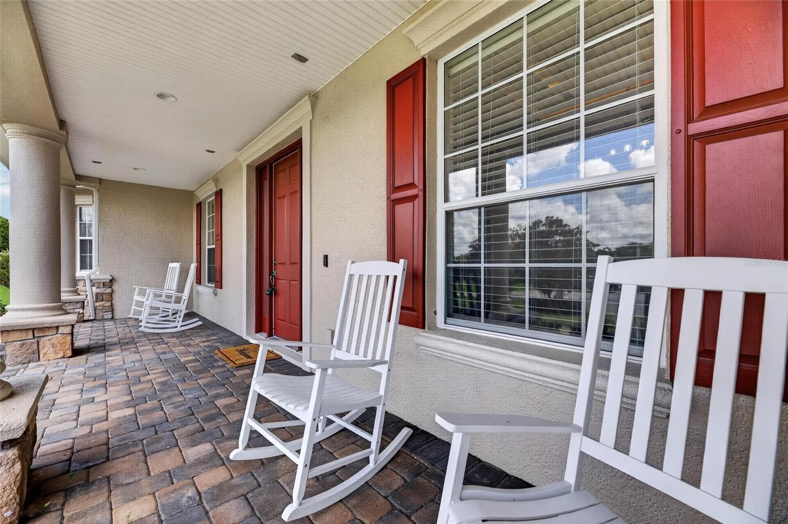 This home sits on a cul-de-sac and perfect for sitting on the porch - 6408 WALKERS GLEN DR, LAKELAND