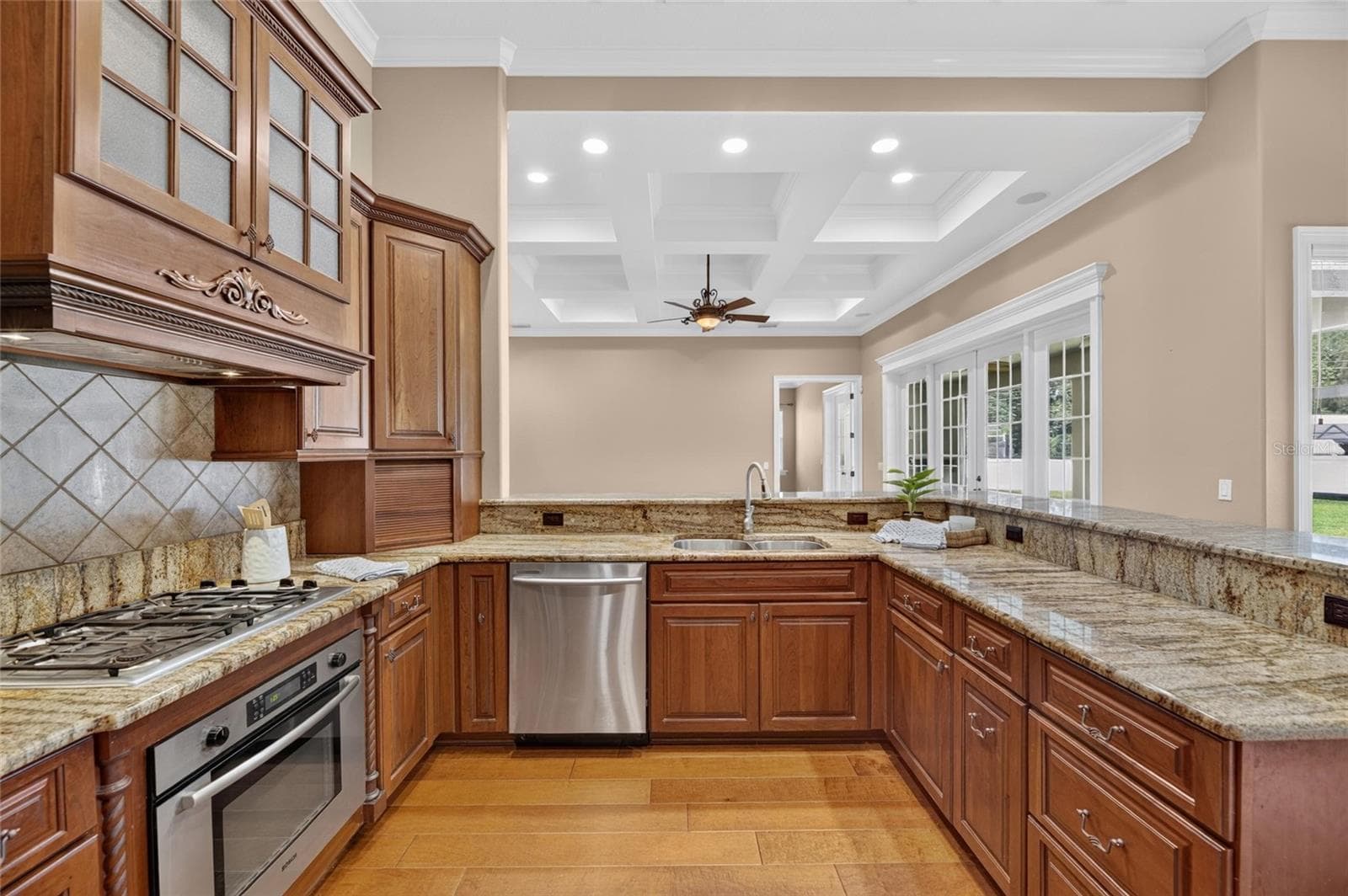 Lots of Counter Space and Cabinets - 6408 WALKERS GLEN DR, LAKELAND