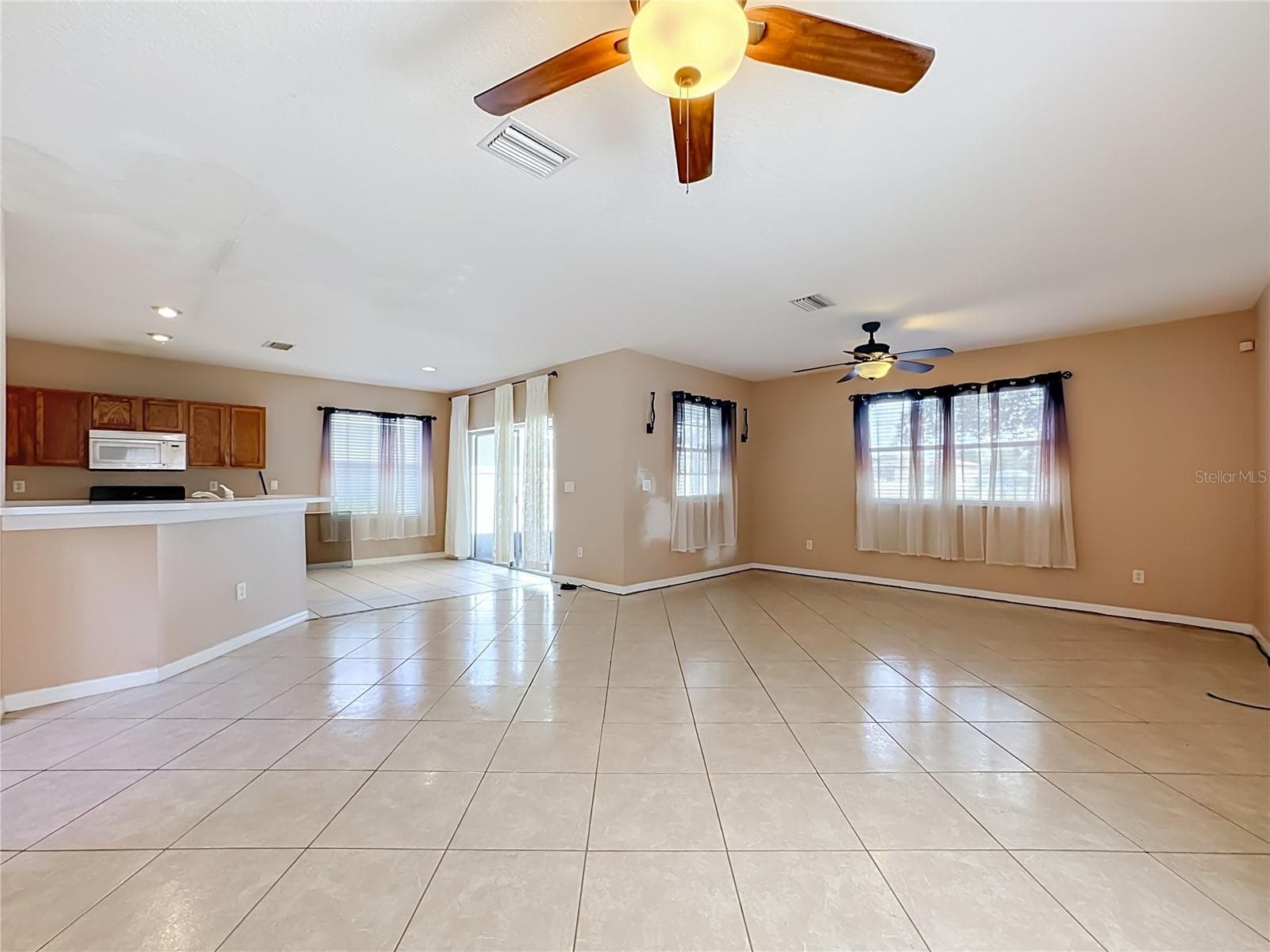 Single Family Residence at 7931 CARRIAGE POINTE DR, GIBSONTON, photo 11 of 59