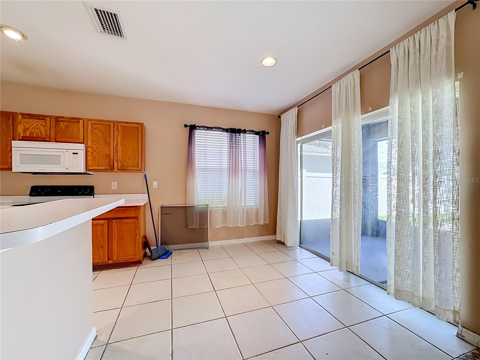 Single Family Residence at 7931 CARRIAGE POINTE DR, GIBSONTON, photo 14 of 59
