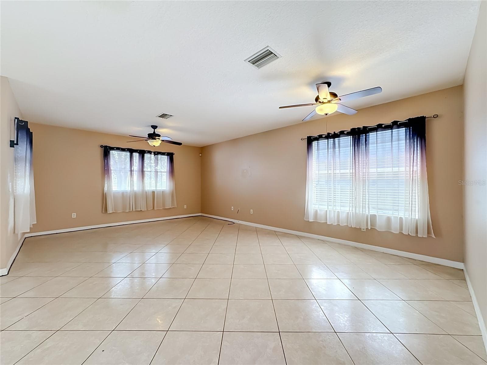 Single Family Residence at 7931 CARRIAGE POINTE DR, GIBSONTON, photo 16 of 59