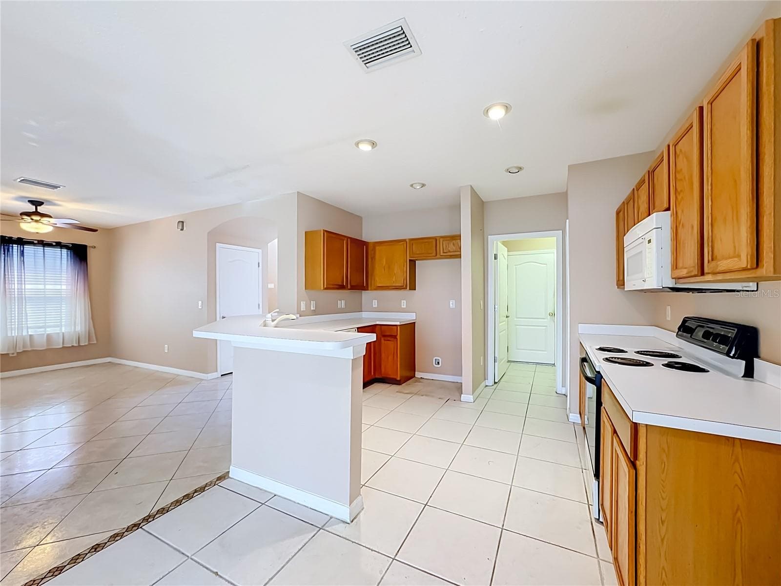 Single Family Residence at 7931 CARRIAGE POINTE DR, GIBSONTON, photo 18 of 59