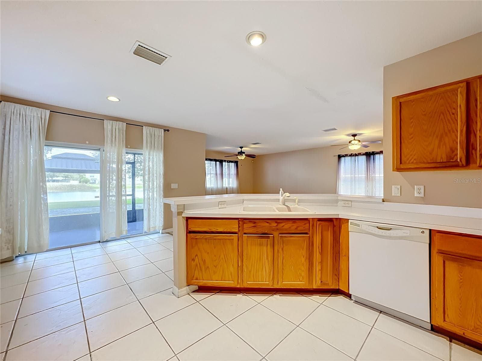 Single Family Residence at 7931 CARRIAGE POINTE DR, GIBSONTON, photo 20 of 59