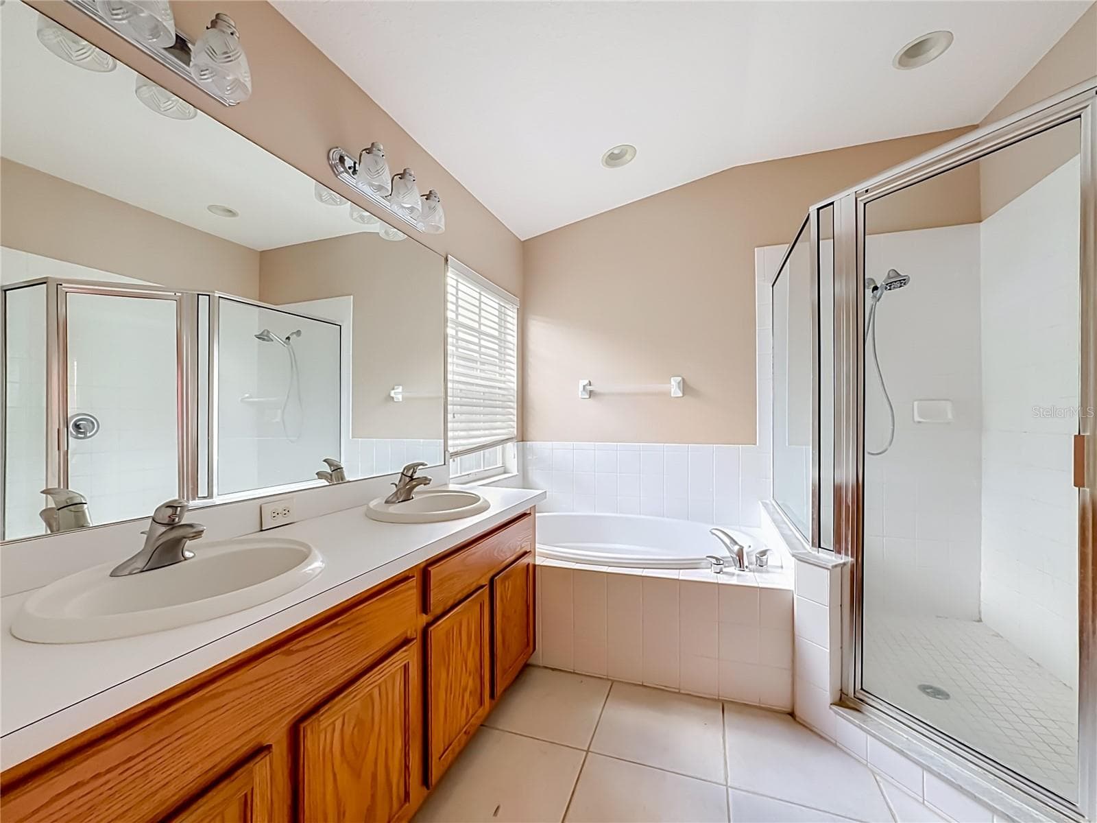 Single Family Residence at 7931 CARRIAGE POINTE DR, GIBSONTON, photo 29 of 59