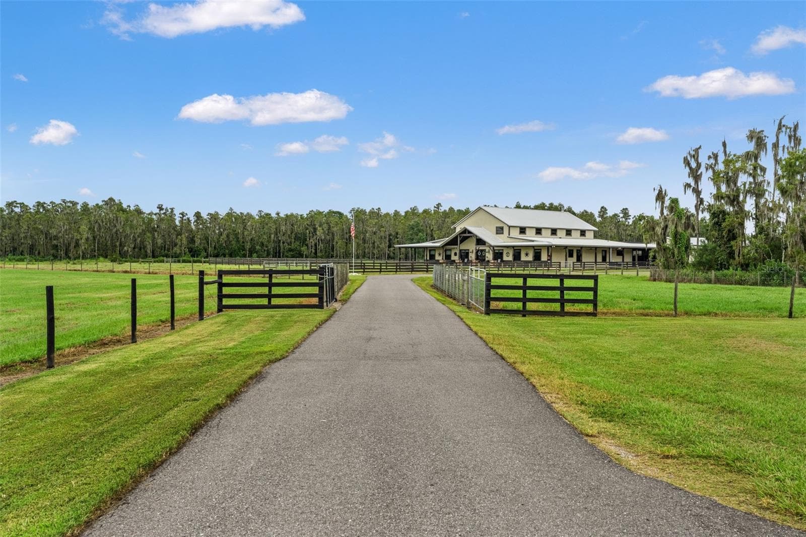Single Family Residence at 11657 MOORE RD, LAKELAND, photo 41 of 93