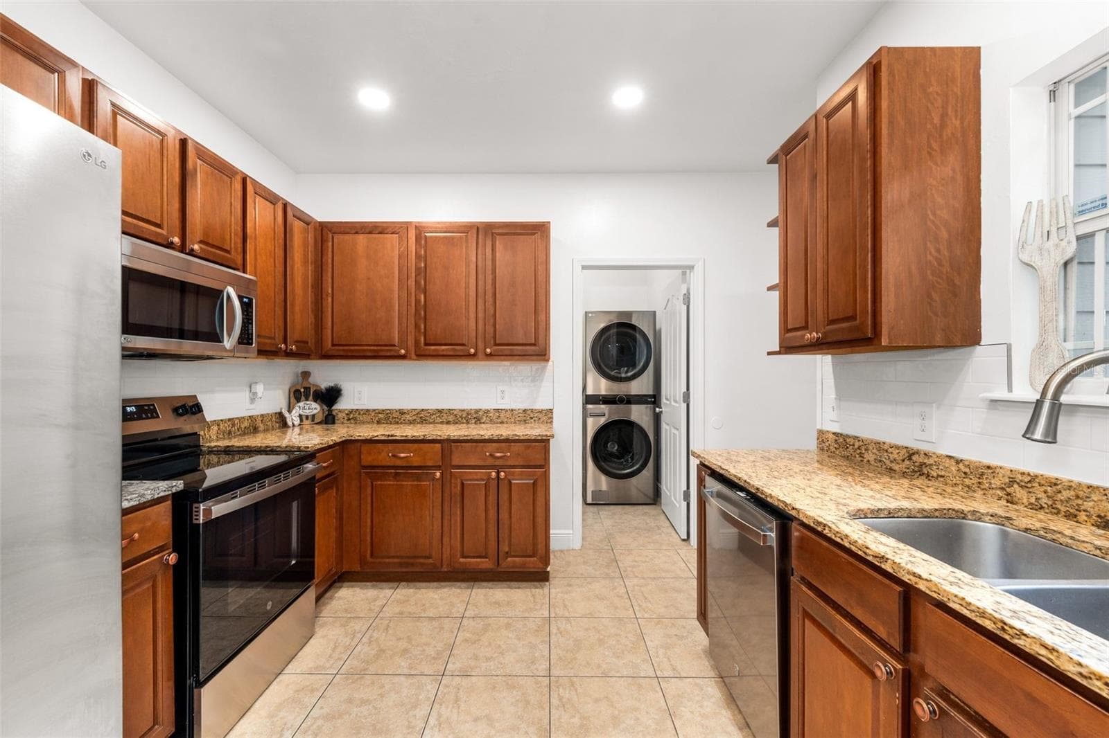 Private Kitchen with new appliances - 9028 SW 76TH AVE, GAINESVILLE