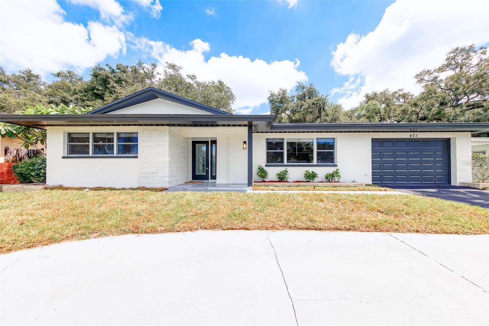 471 SIERRA CIR E