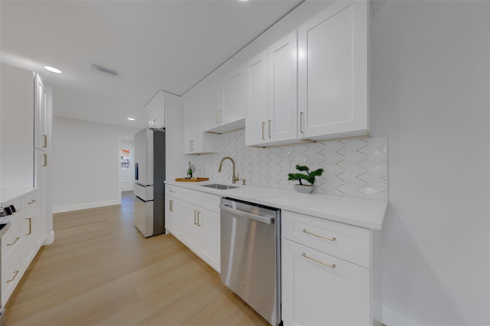 Single Family Residence at 471 SIERRA CIR E, LARGO, photo 17 of 79