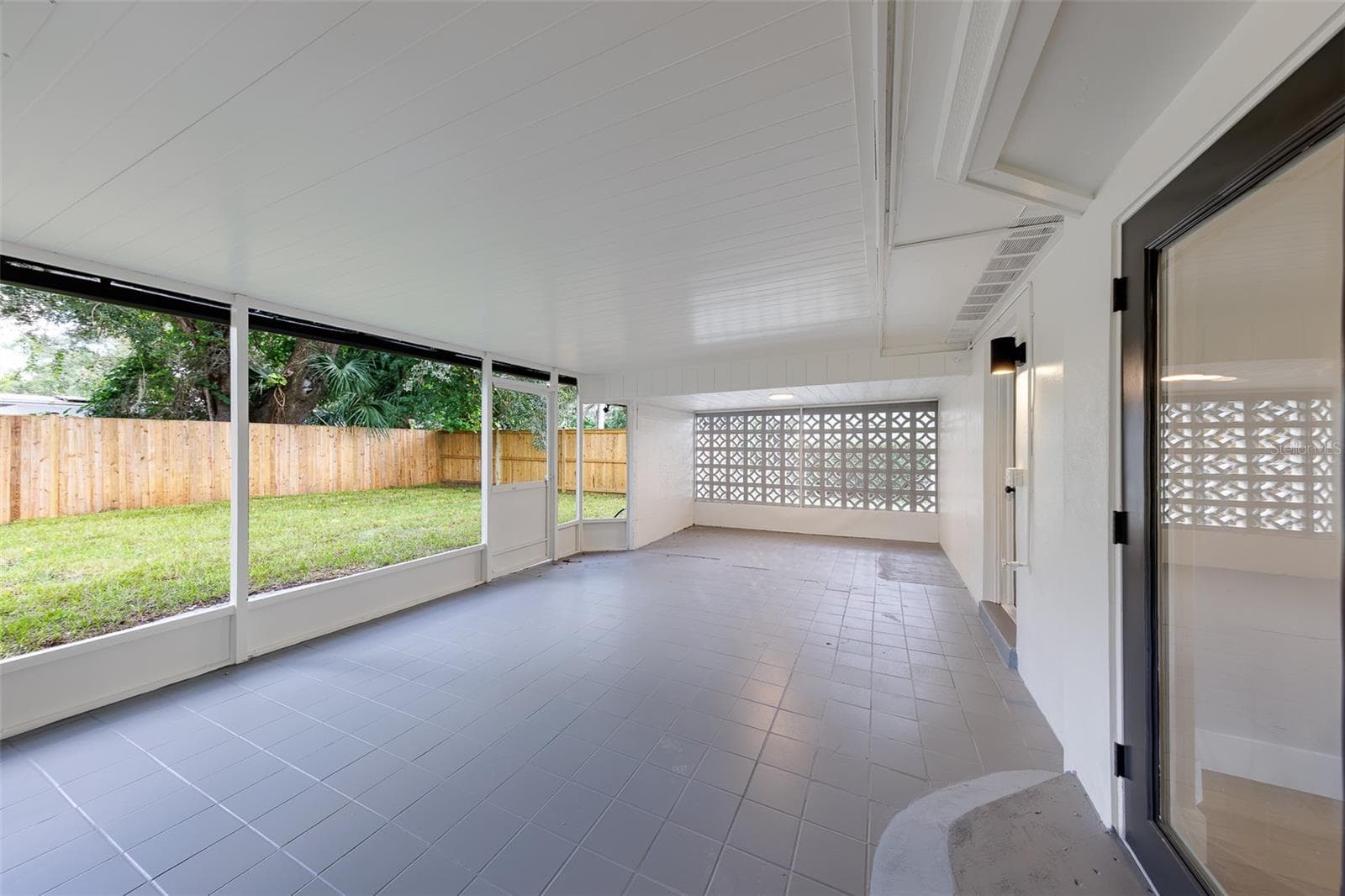 Single Family Residence at 471 SIERRA CIR E, LARGO, photo 44 of 79