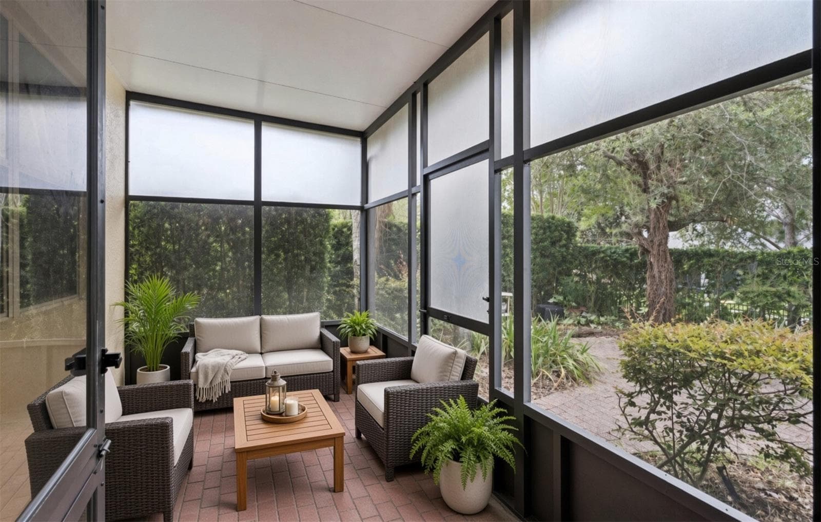 Back Screened Lanai - 100 FLAME VINE WAY, GROVELAND