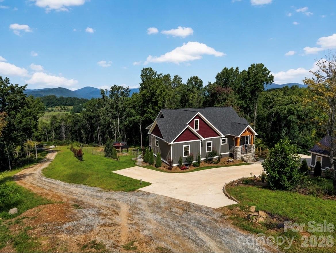 Single Family Residence at 72 Jacks Paw Lane, Hendersonville, photo 2 of 30