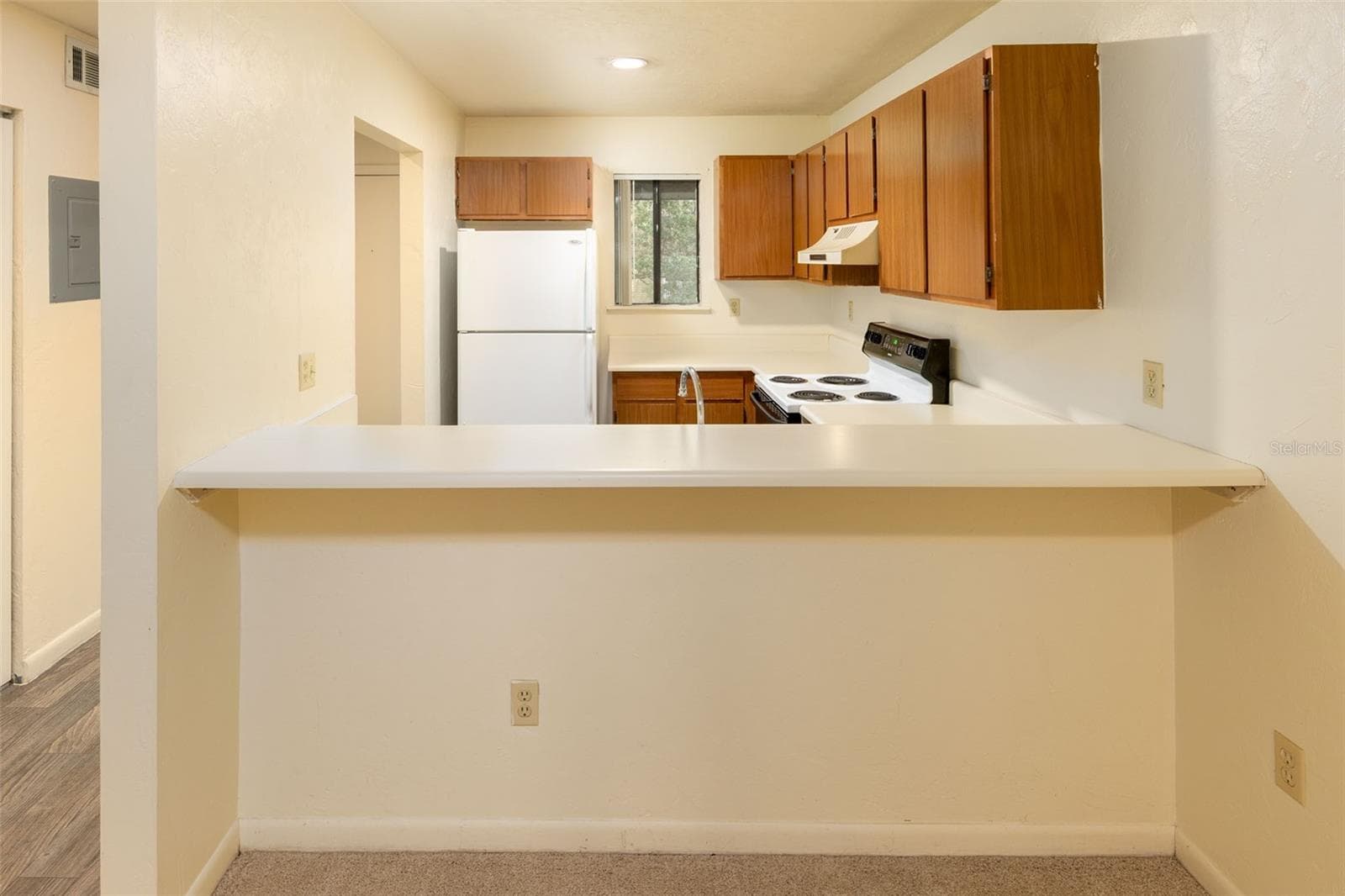 Kitchen Dry Bar - 83 SE 16TH AVE #E303, GAINESVILLE