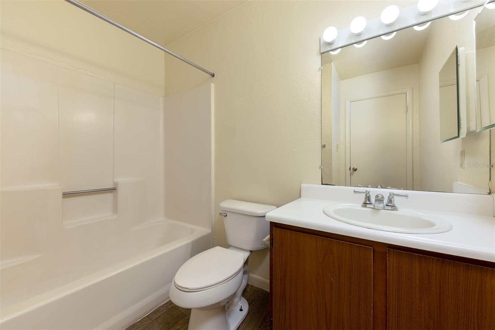 Front Bathroom - 83 SE 16TH AVE #E303, GAINESVILLE