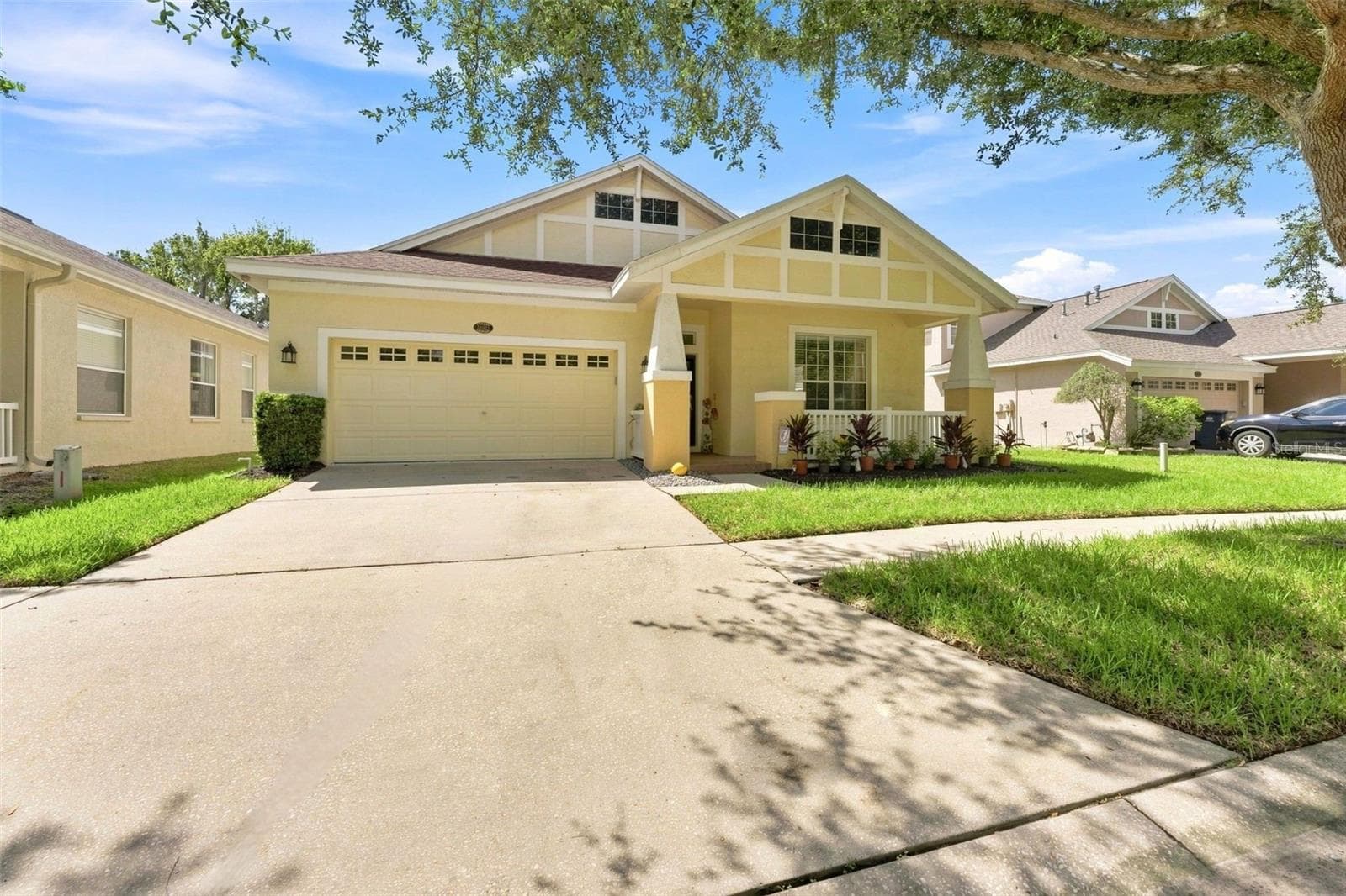 Such pretty Curb Appeal and sidewalks throughout the neighborhood - 18022 LAKE REFLECTIONS BLVD, LUTZ