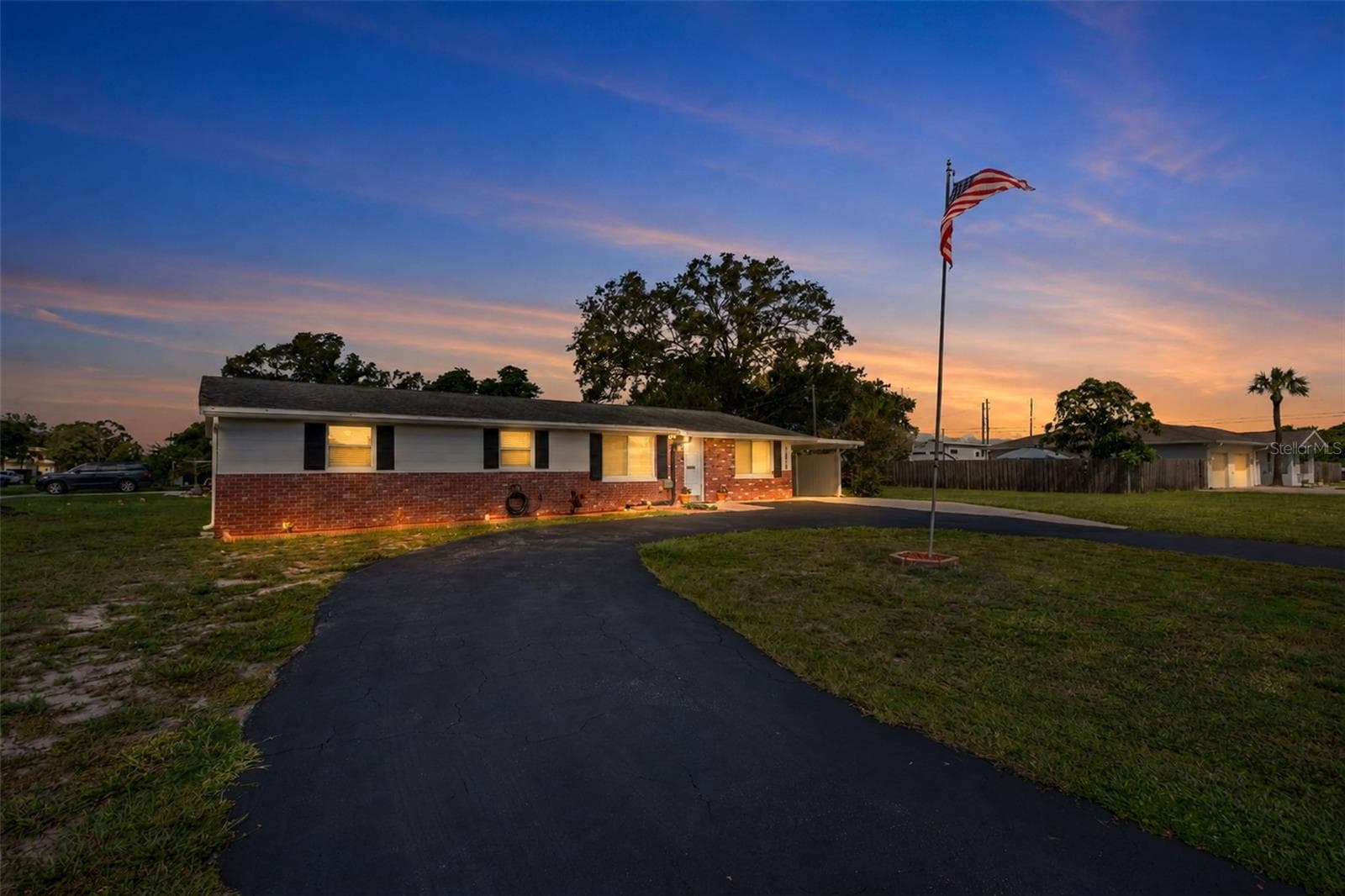 Single Family Residence at 6100 WOODROW WILSON BLVD NE, ST PETERSBURG, photo 2 of 38