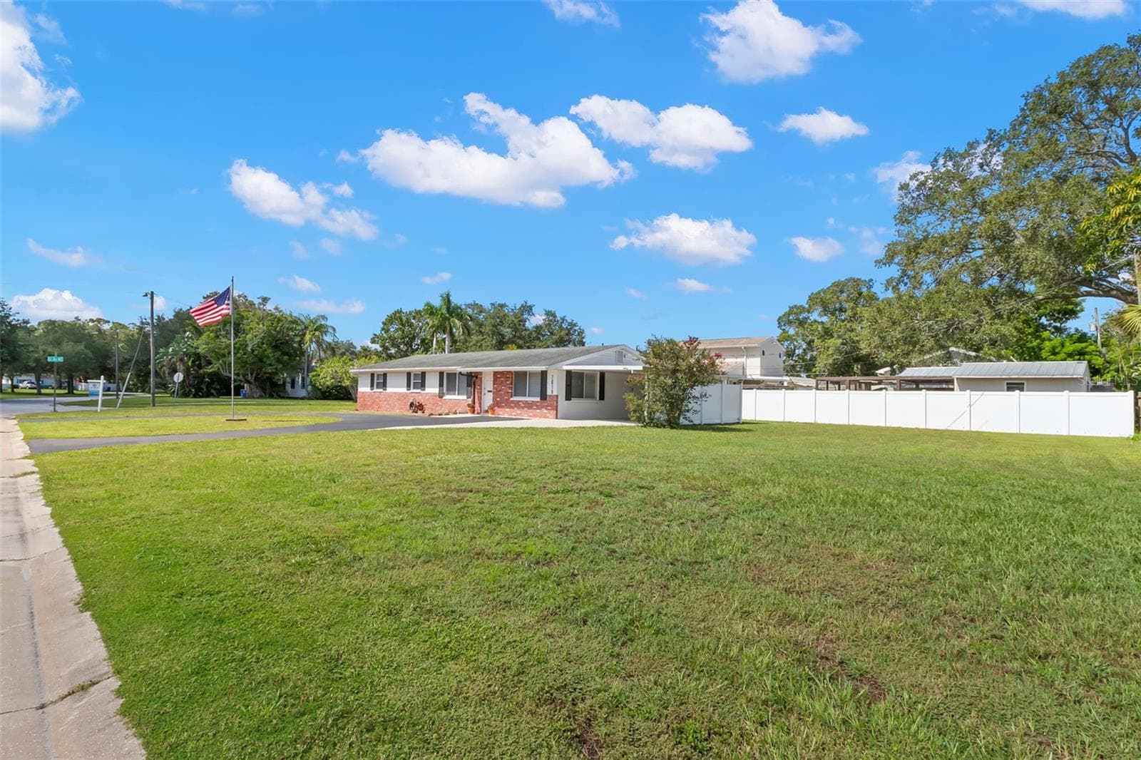 Single Family Residence at 6100 WOODROW WILSON BLVD NE, ST PETERSBURG, photo 4 of 38