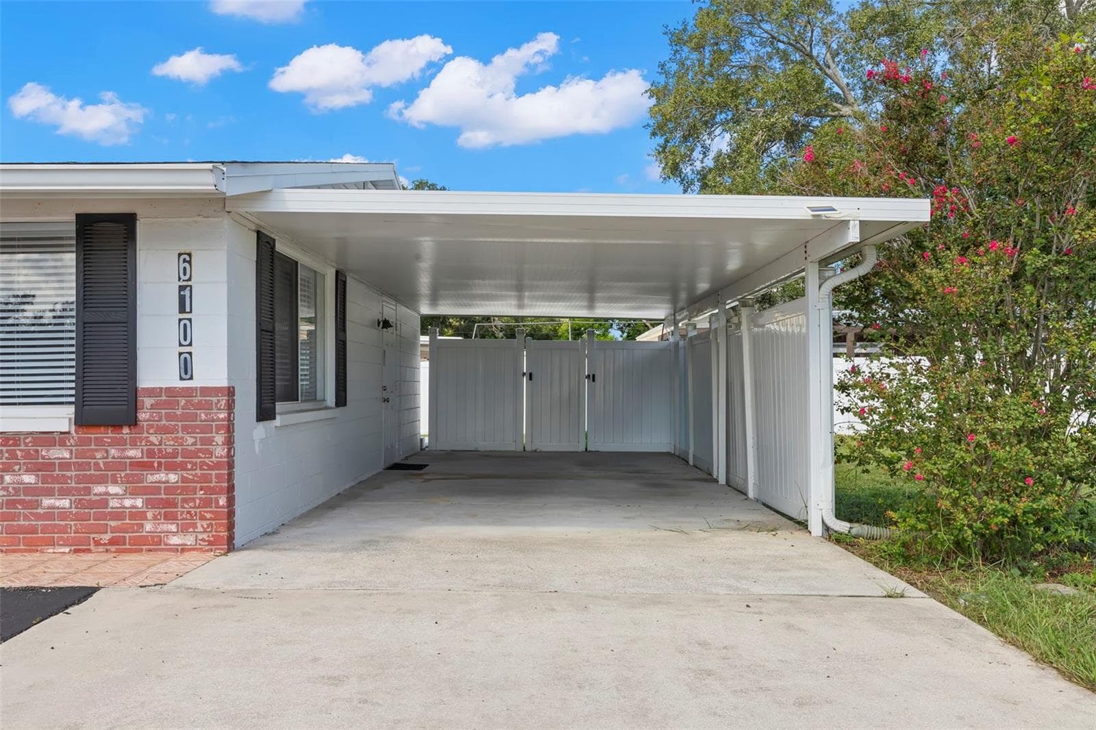 Single Family Residence at 6100 WOODROW WILSON BLVD NE, ST PETERSBURG, photo 5 of 38