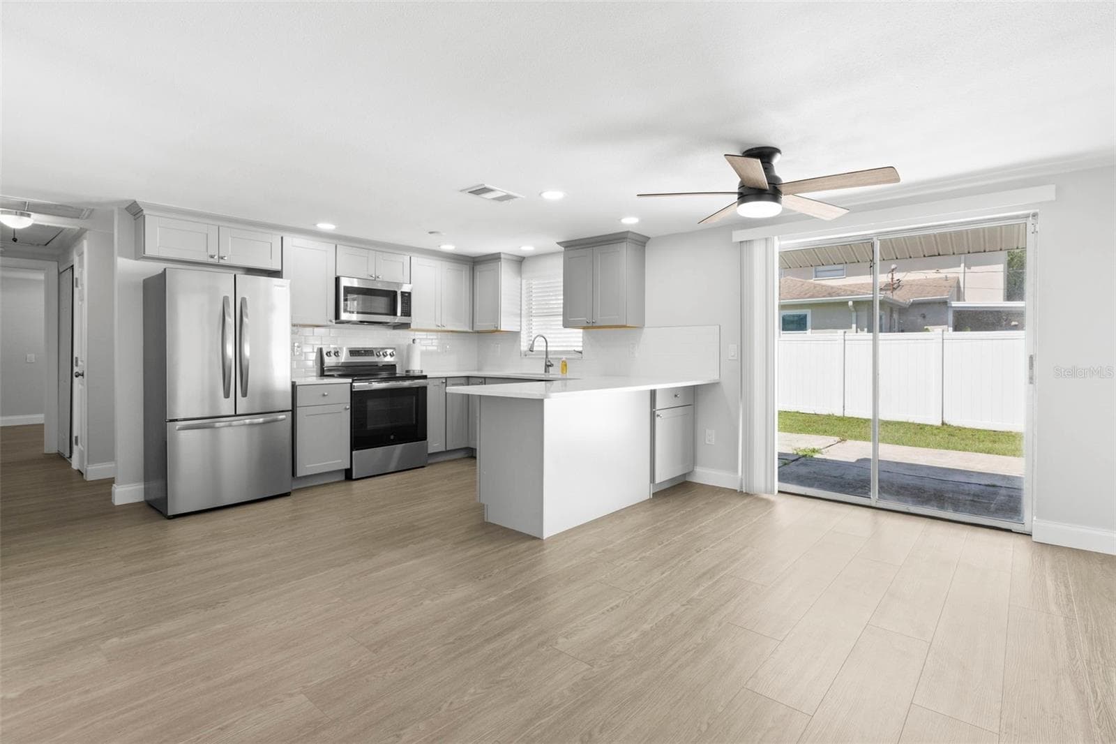 Single Family Residence at 6100 WOODROW WILSON BLVD NE, ST PETERSBURG, photo 12 of 38